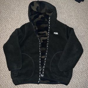 ✨Victoria’s Secret PINK✨ 
Reversible fleece black and camo coat
Size Large